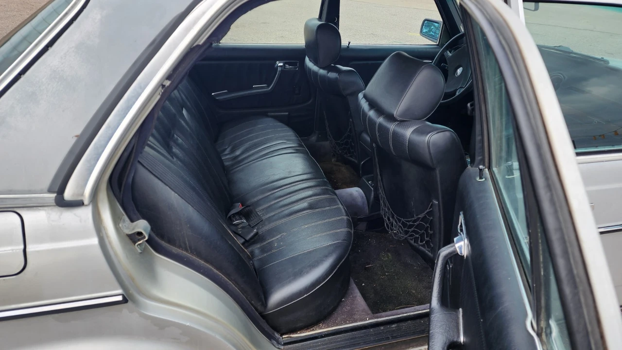 1983 Mercedes-Benz W123 - Image 17 of 18