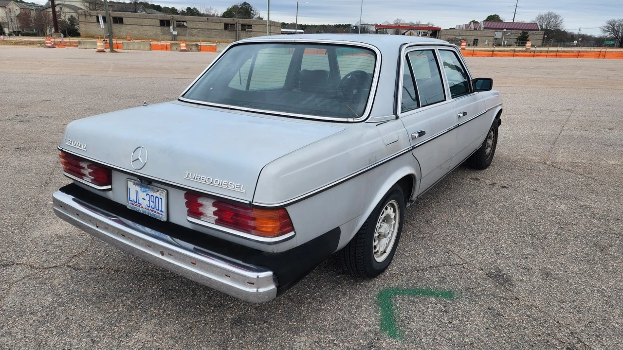 1983 Mercedes-Benz W123 - Image 5 of 18
