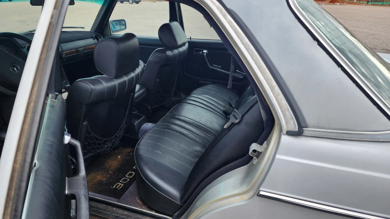 1983 Mercedes-Benz W123 - Image 12 of 18