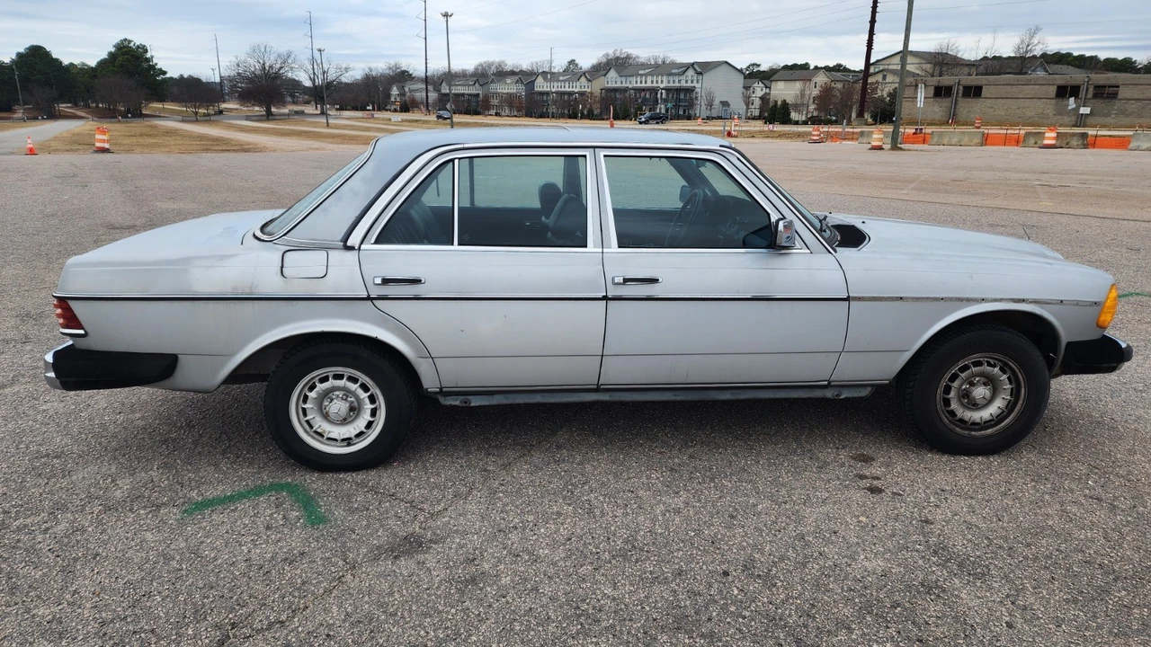1983 Mercedes-Benz W123 - Image 6 of 18