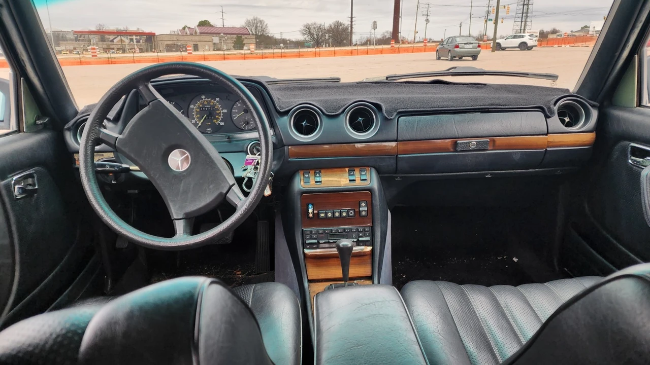 1983 Mercedes-Benz W123 - Image 15 of 18