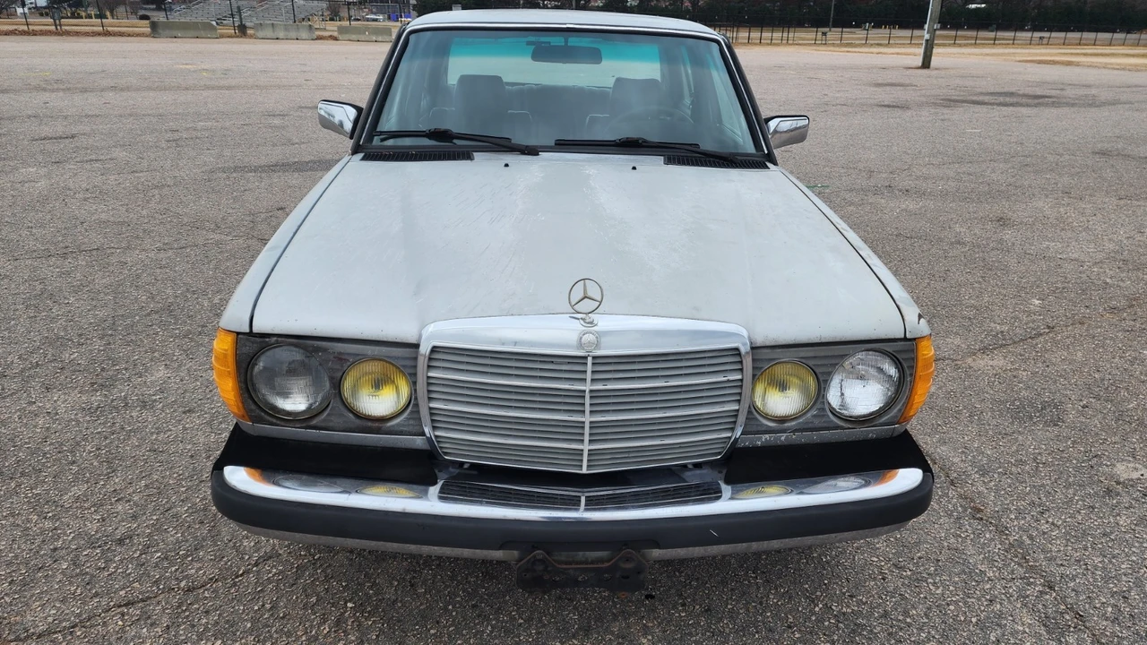 1983 Mercedes-Benz W123 - Image 8 of 18
