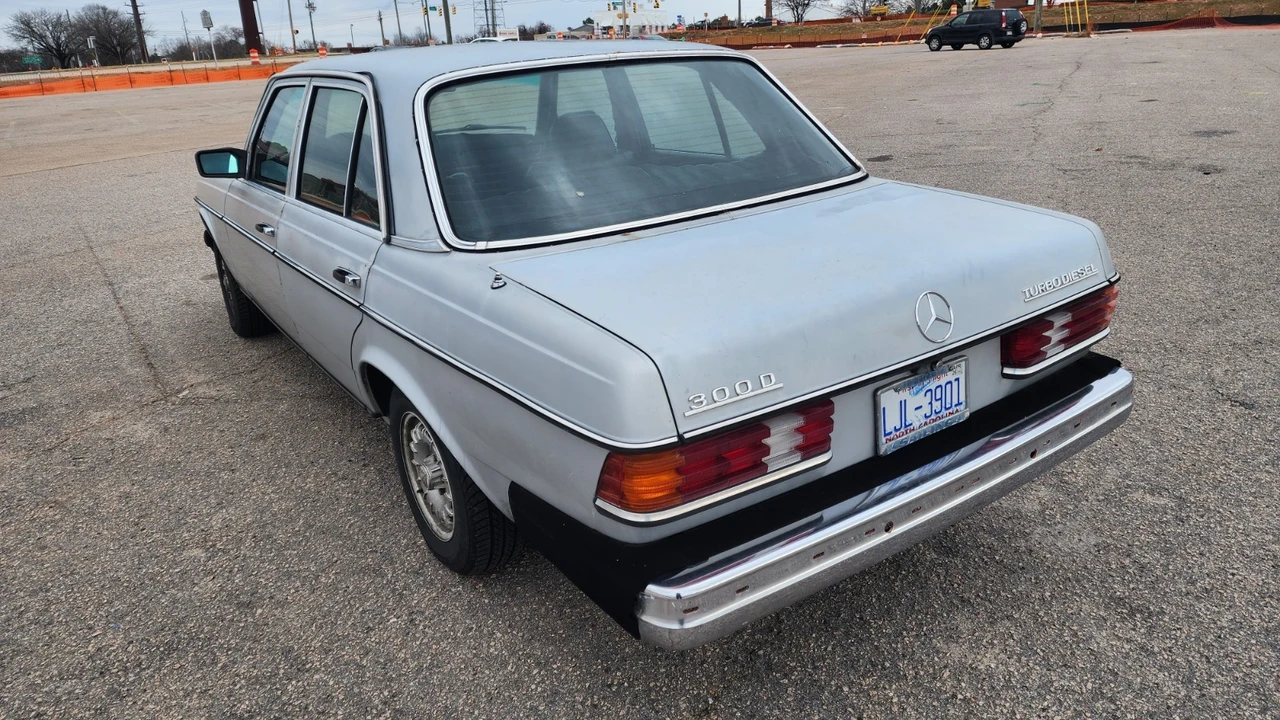 1983 Mercedes-Benz W123 - Image 3 of 18