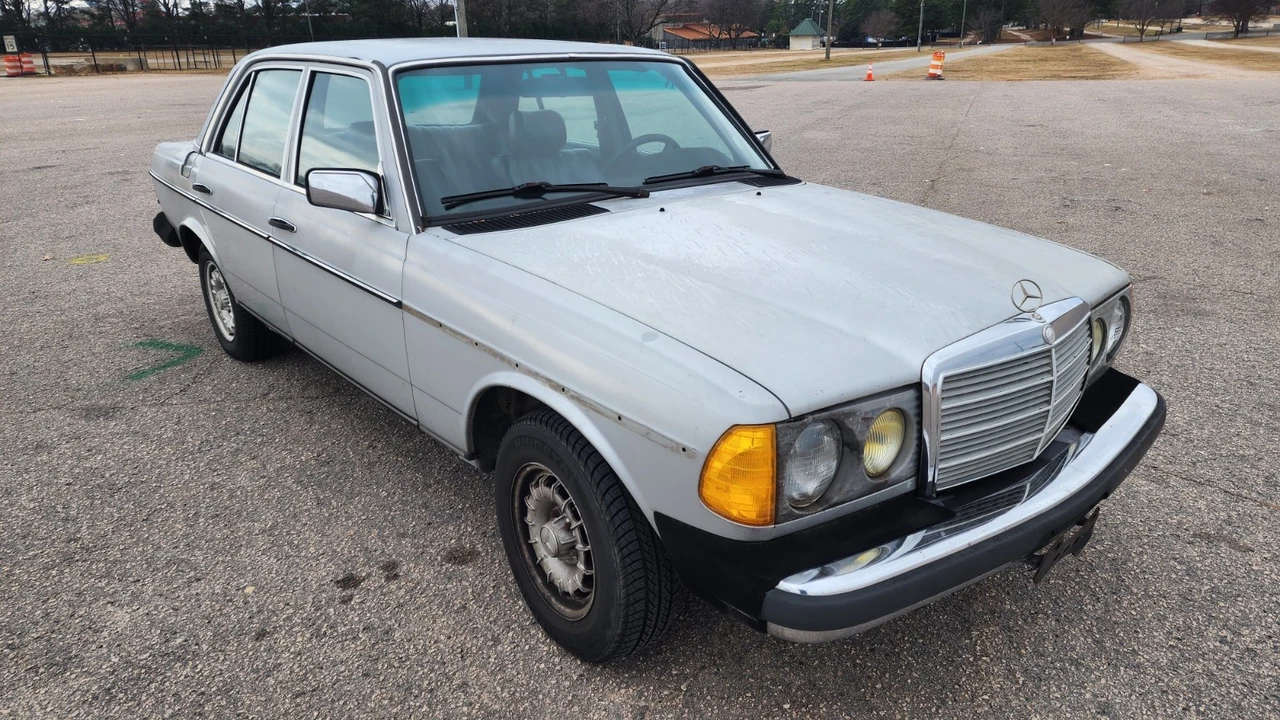 1983 Mercedes-Benz W123 - Image 7 of 18