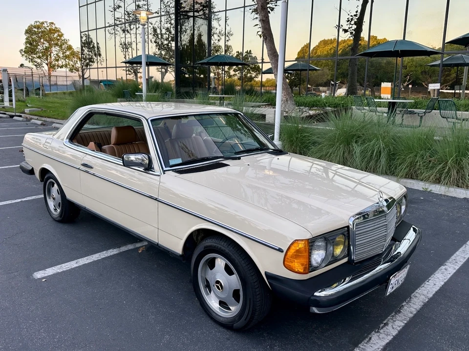 1983 Mercedes-Benz W123 - Image 4 of 21
