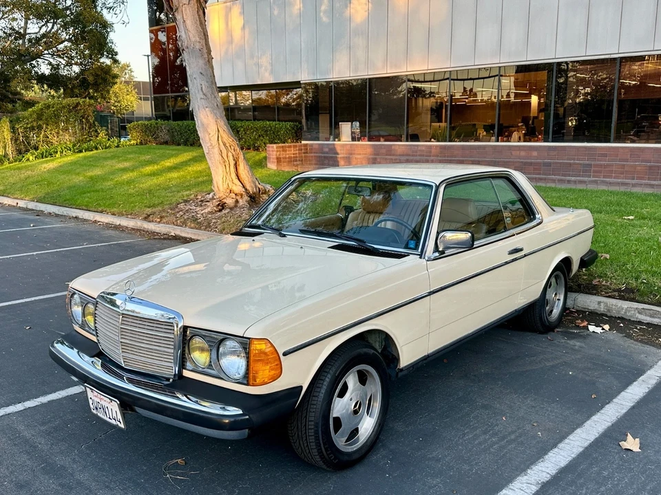1983 Mercedes-Benz W123 - Image 5 of 21