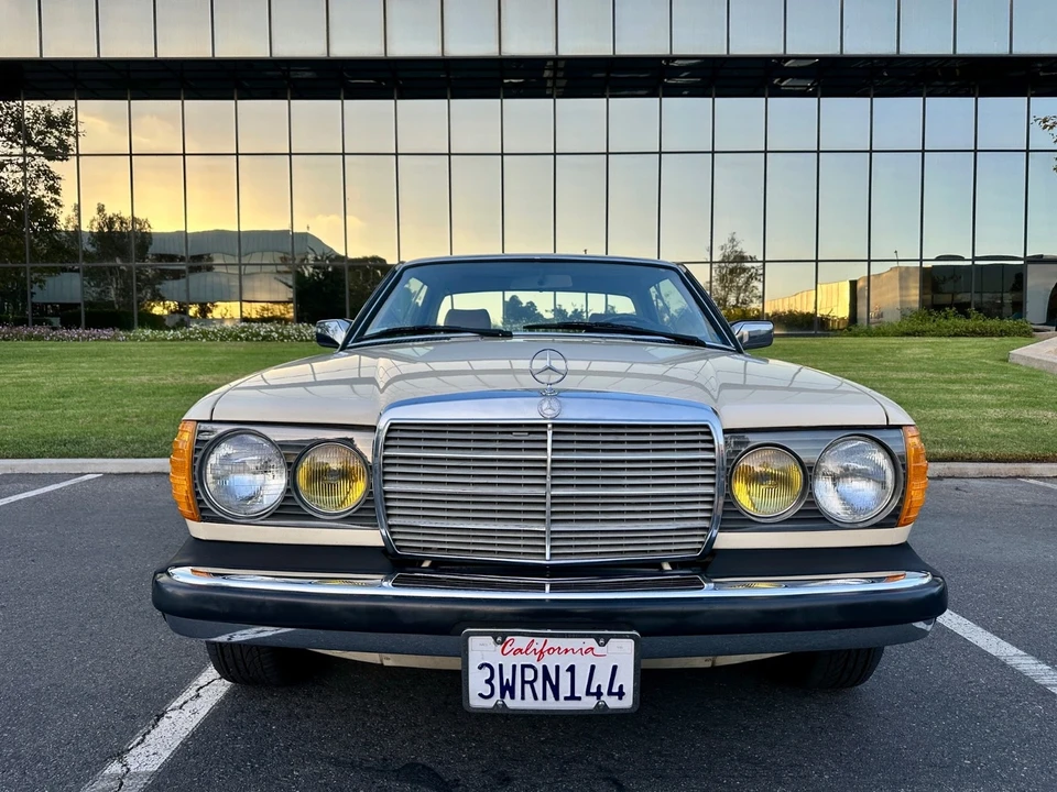 1983 Mercedes-Benz W123 - Image 12 of 21