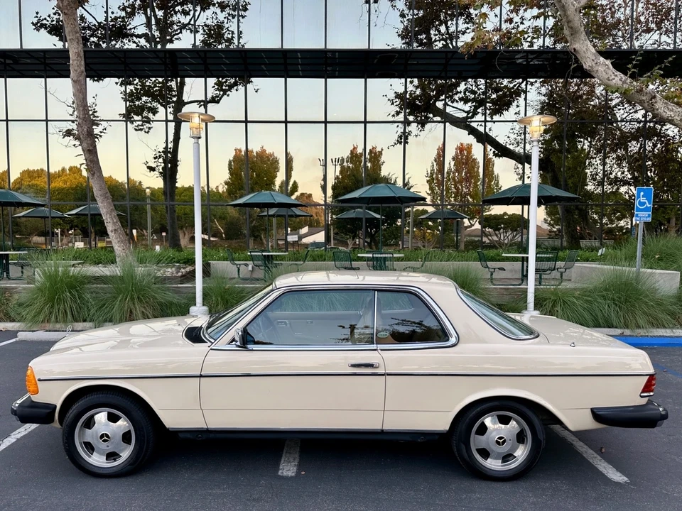 1983 Mercedes-Benz W123 - Image 8 of 21