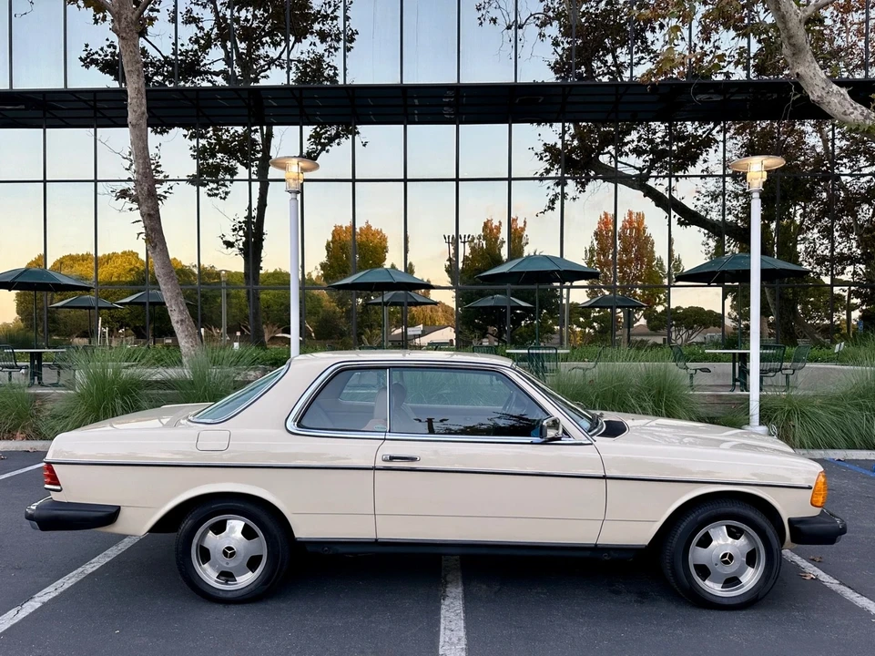 1983 Mercedes-Benz W123 - Image 7 of 21