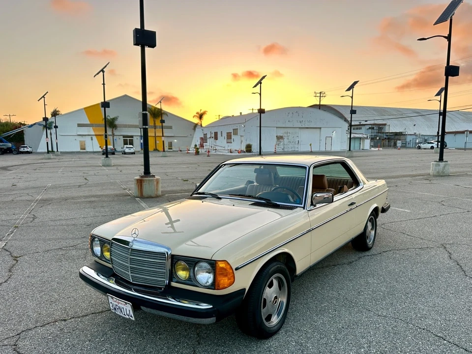 1983 Mercedes-Benz W123 - Image 2 of 21