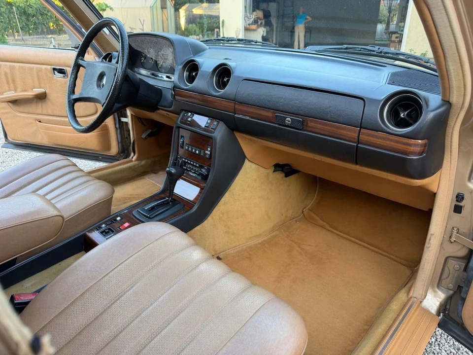 1983 Mercedes-Benz 190E - Image 18 of 24