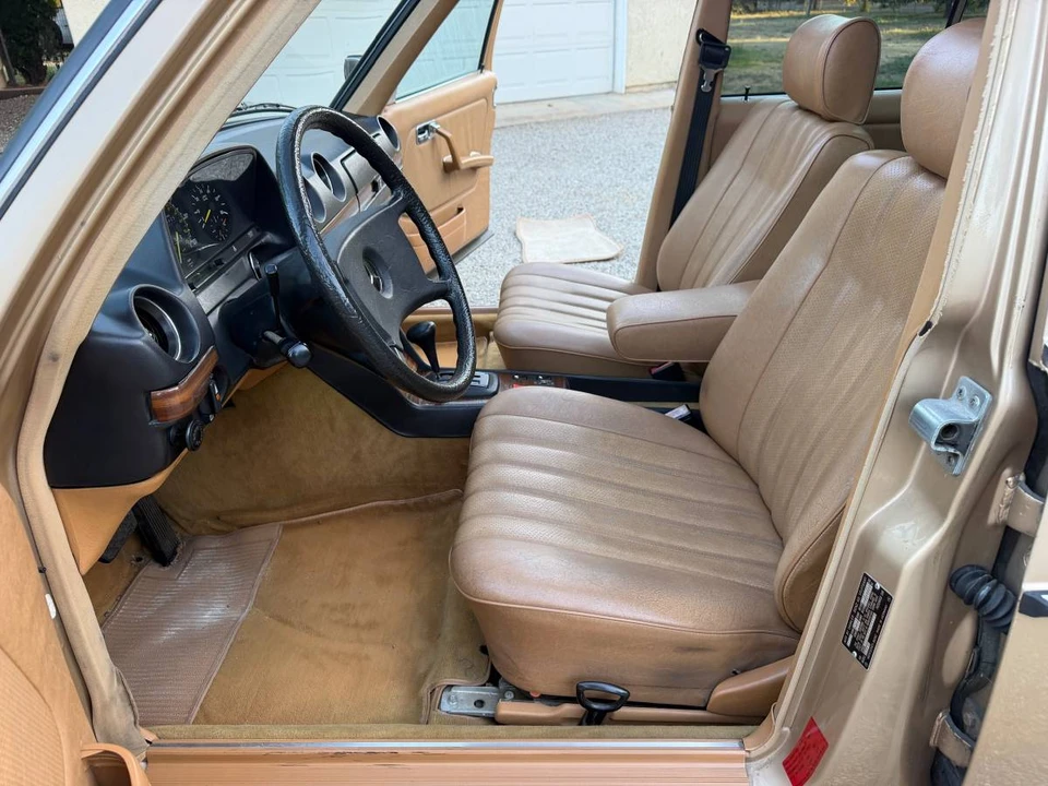 1983 Mercedes-Benz 190E - Image 12 of 24