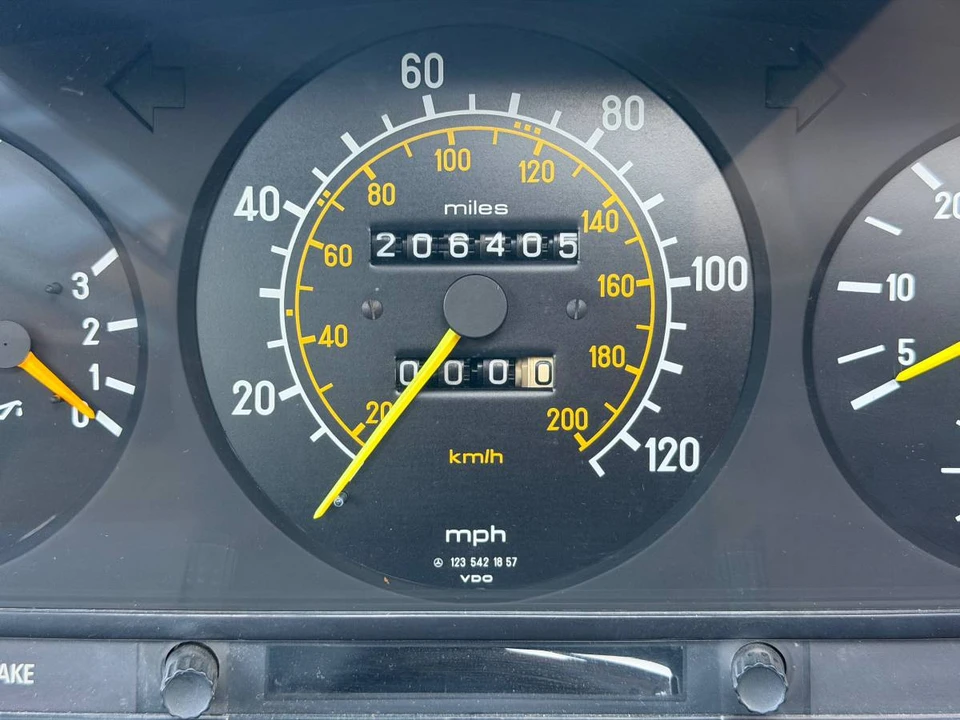 1983 Mercedes-Benz 190E - Image 14 of 24