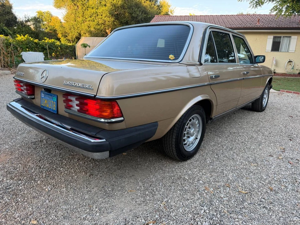 1983 Mercedes-Benz 190E - Image 4 of 24