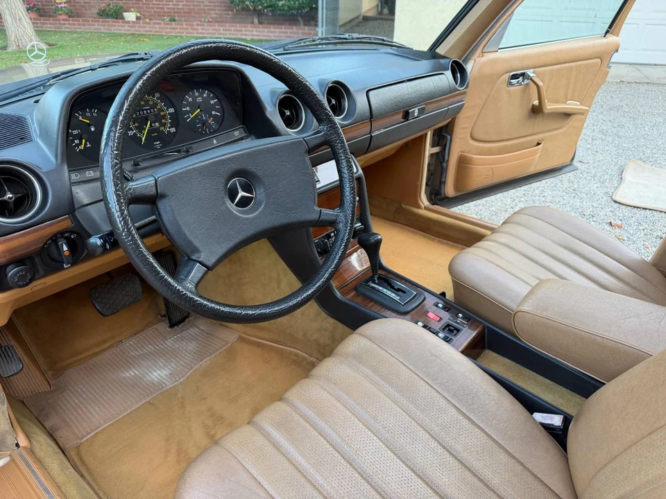1983 Mercedes-Benz 190E - Image 11 of 24