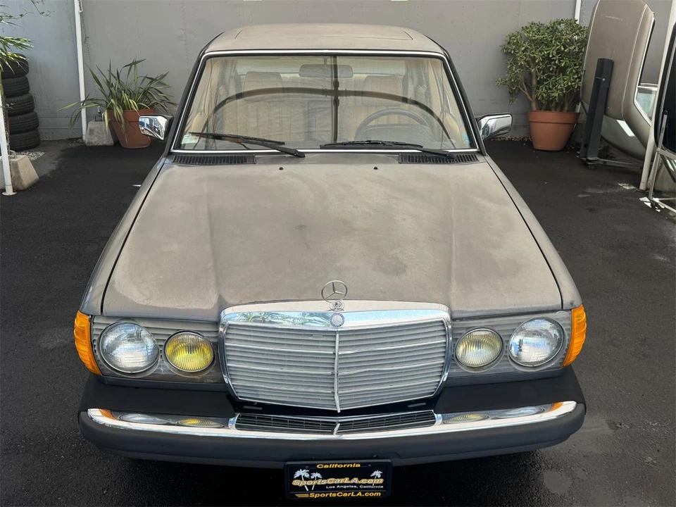 1983 Mercedes-Benz 190E - Image 8 of 31