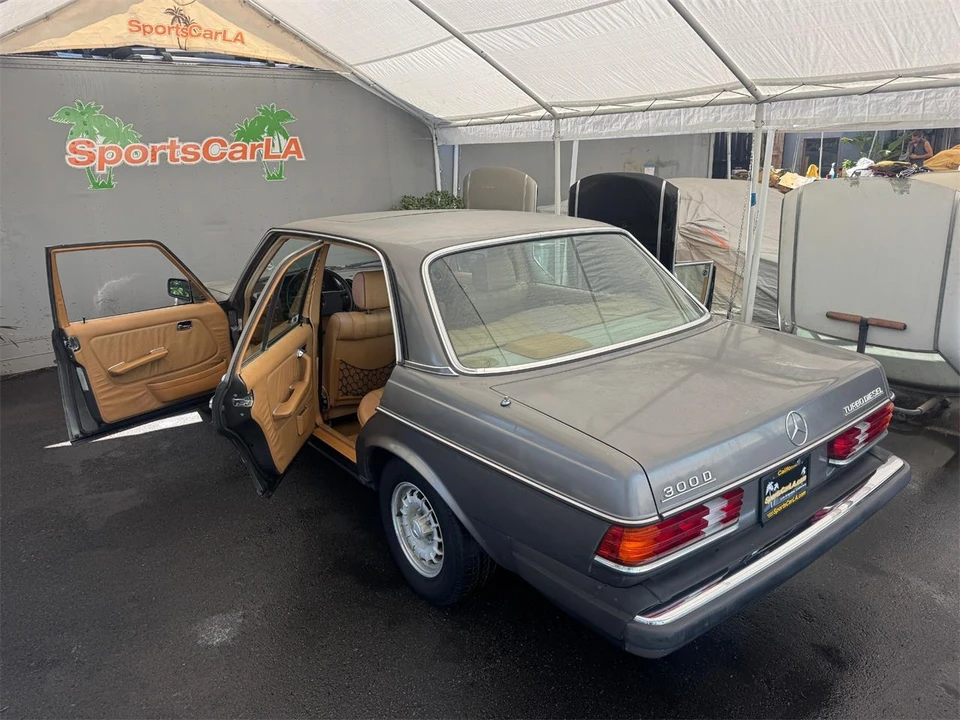 1983 Mercedes-Benz 190E - Image 3 of 31