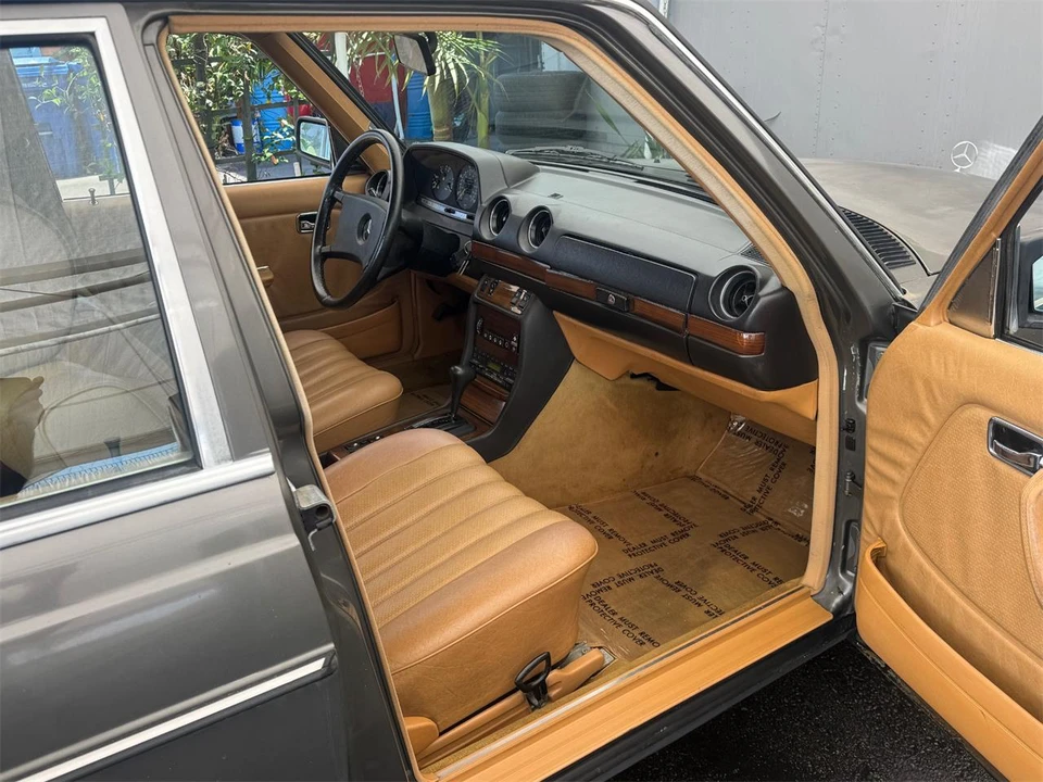 1983 Mercedes-Benz 190E - Image 15 of 31