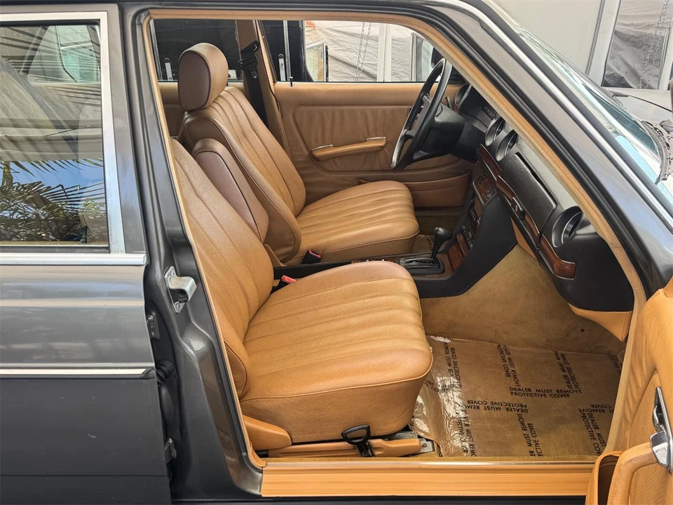 1983 Mercedes-Benz 190E - Image 12 of 31