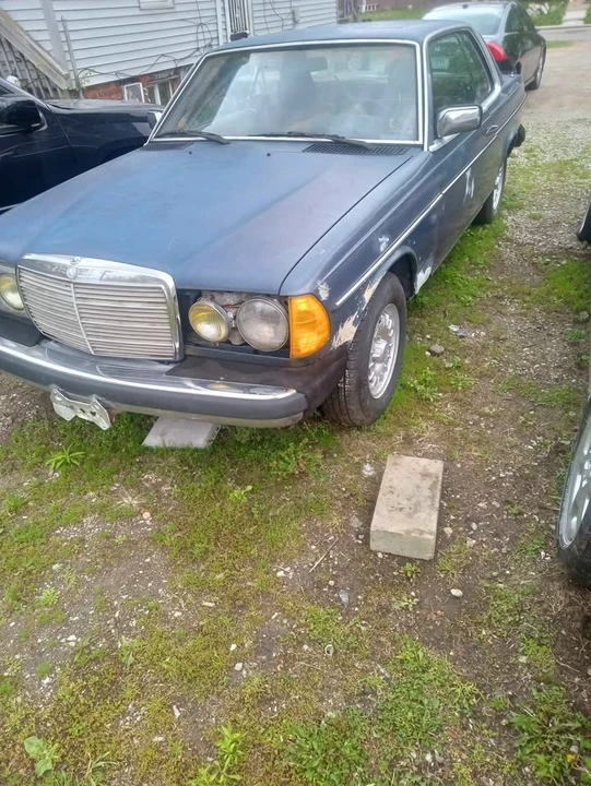 1983 Mercedes-Benz 190E - Image 2 of 3