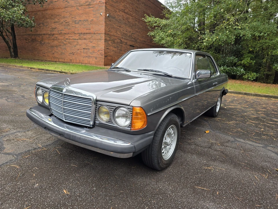 1983 Mercedes-Benz W123 Coupe (C123) - Image 2 of 31