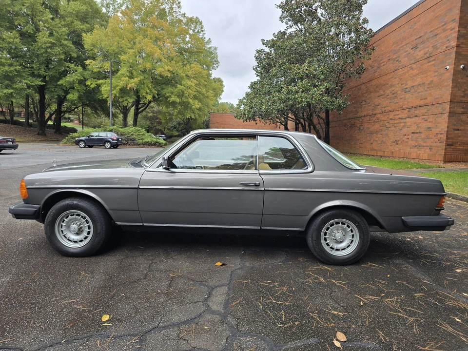 1983 Mercedes-Benz W123 Coupe (C123) - Image 3 of 31