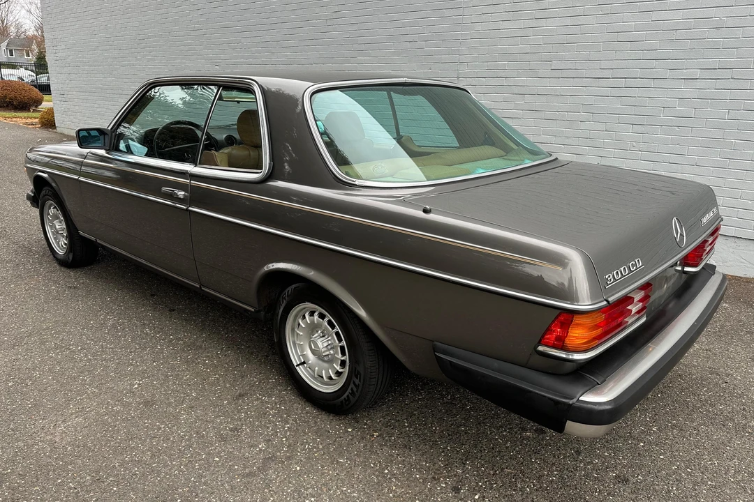 1983 Mercedes-Benz E-Class - Image 4 of 31