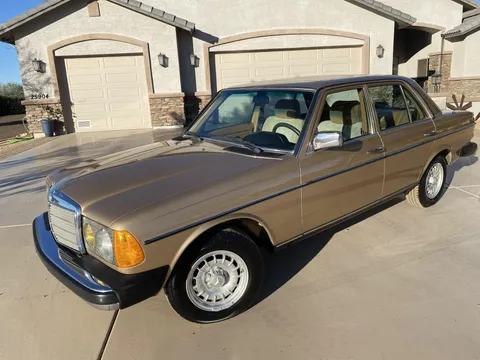 1983 Mercedes-Benz W123 Sedan - Image 2 of 31