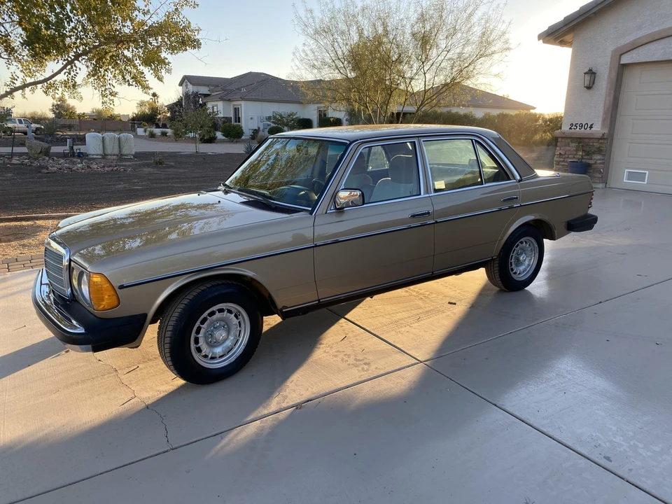 1983 Mercedes-Benz W123 Sedan - Image 3 of 31