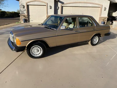 1983 Mercedes-Benz W123 Sedan - Image 4 of 31