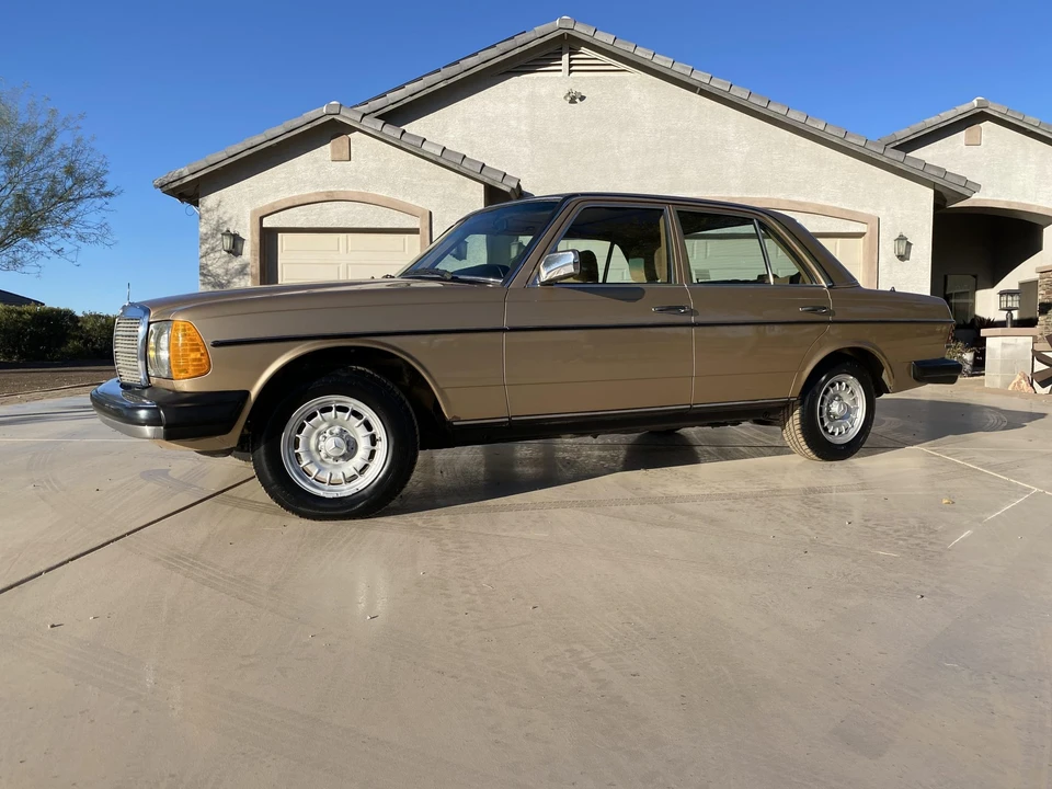 1983 Mercedes-Benz W123 Sedan - Image 5 of 31