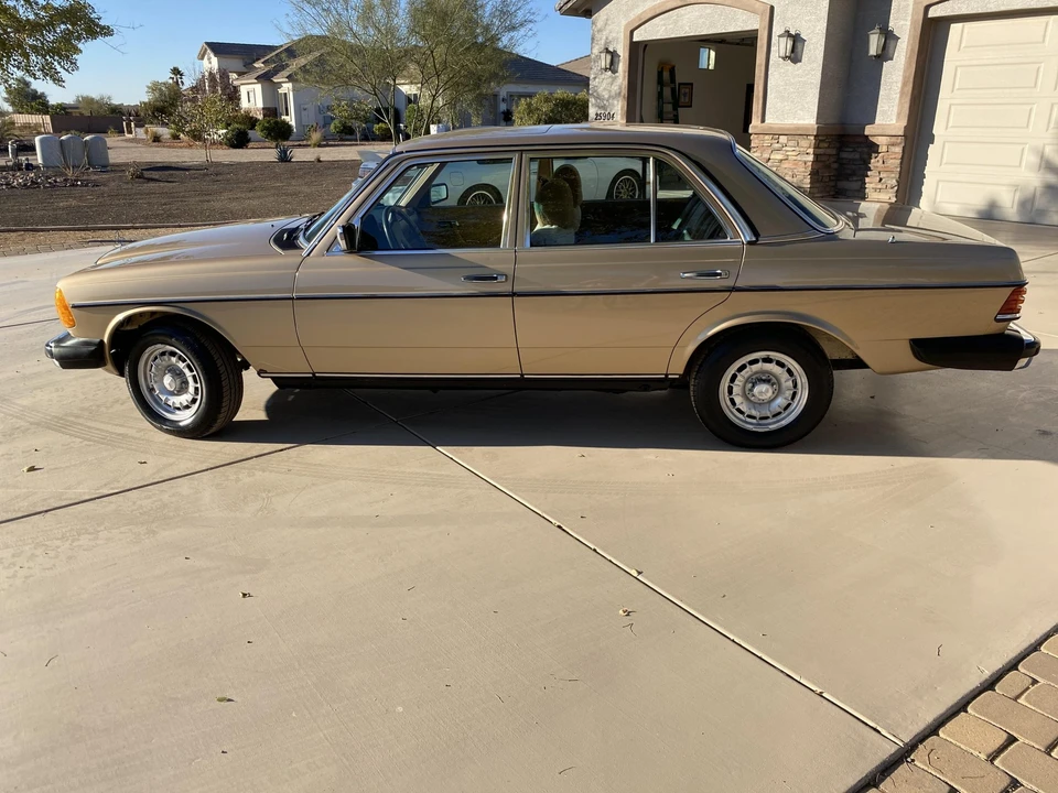 1983 Mercedes-Benz W123 Sedan - Image 6 of 31