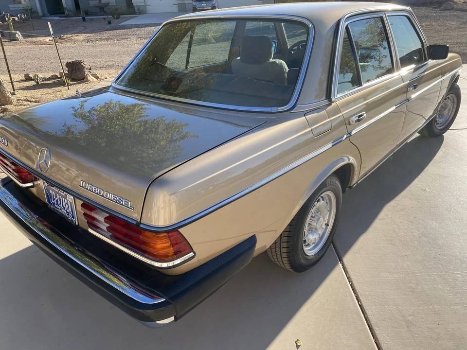 1983 Mercedes-Benz W123 Sedan - Image 8 of 31