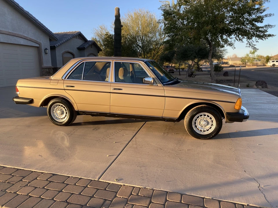 1983 Mercedes-Benz W123 Sedan - Image 10 of 31