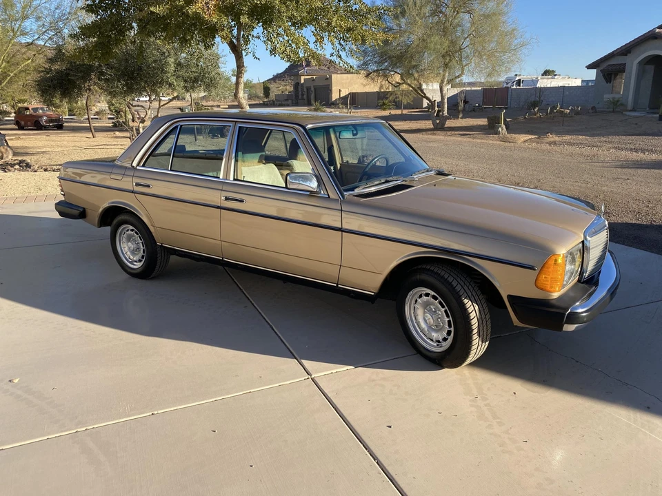 1983 Mercedes-Benz W123 Sedan - Image 11 of 31