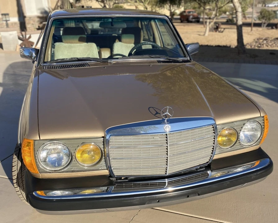 1983 Mercedes-Benz W123 Sedan - Image 12 of 31