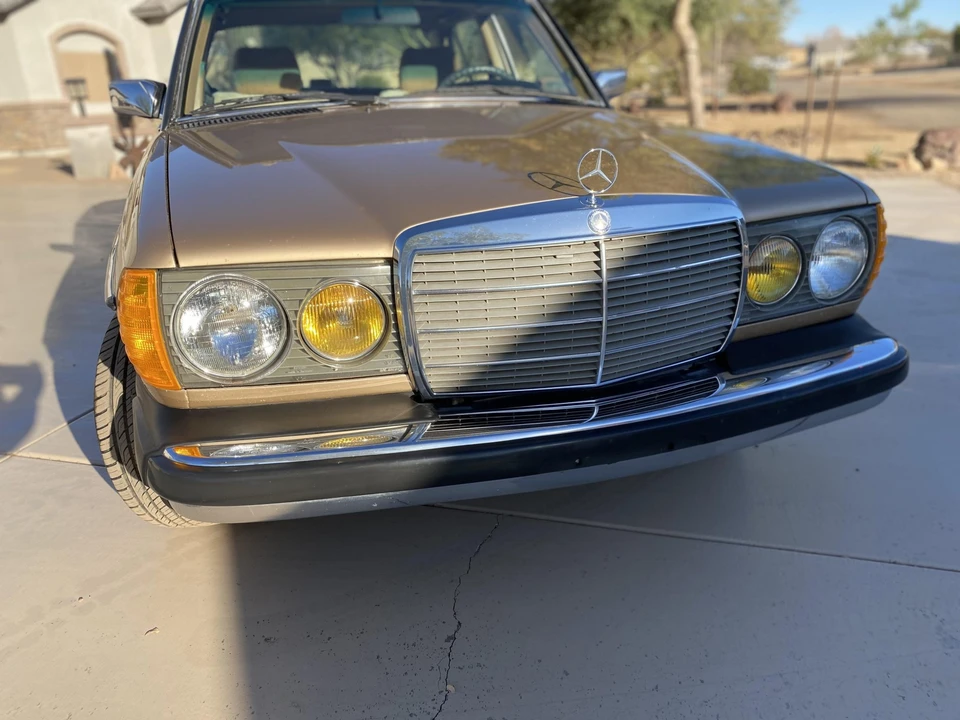 1983 Mercedes-Benz W123 Sedan - Image 13 of 31
