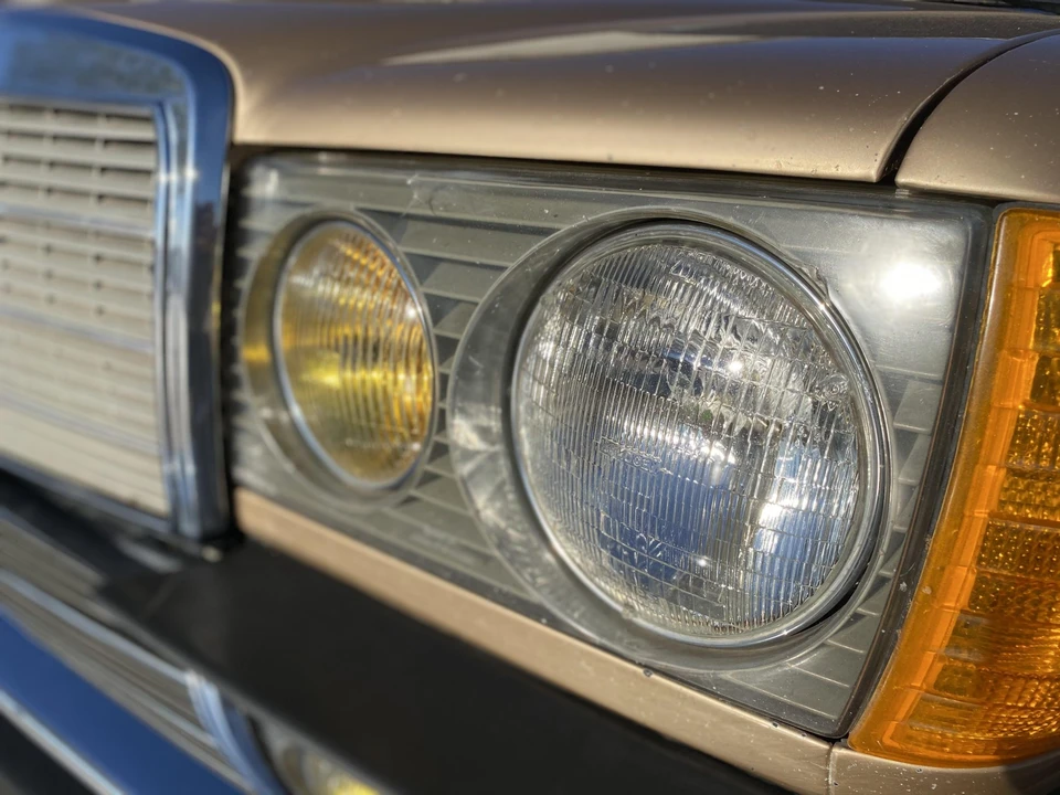 1983 Mercedes-Benz W123 Sedan - Image 16 of 31