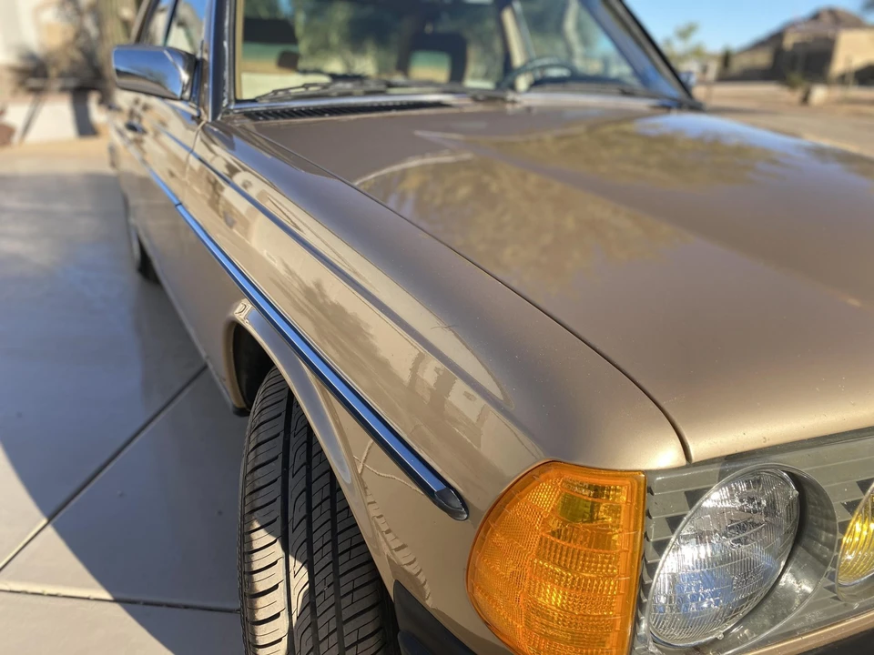 1983 Mercedes-Benz W123 Sedan - Image 19 of 31