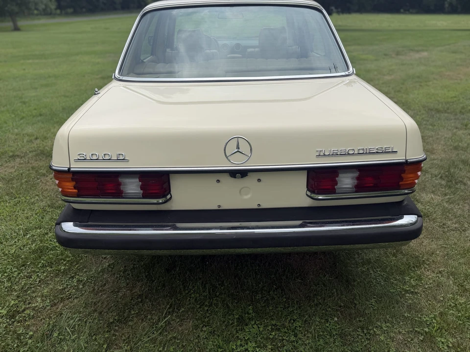 1983 Mercedes-Benz W123 Sedan - Image 7 of 31