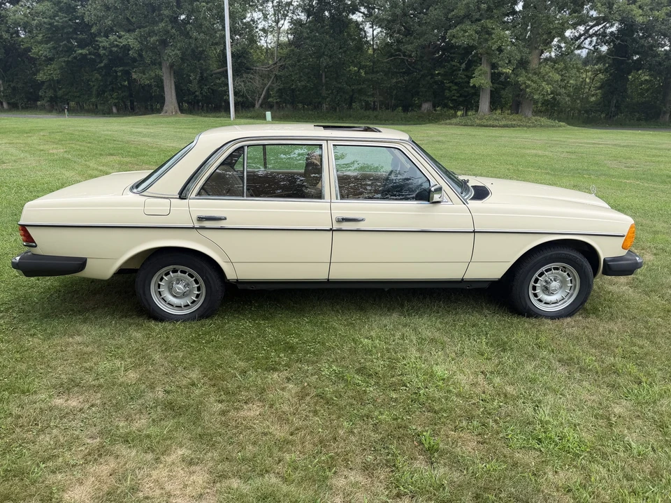 1983 Mercedes-Benz W123 Sedan - Image 5 of 31