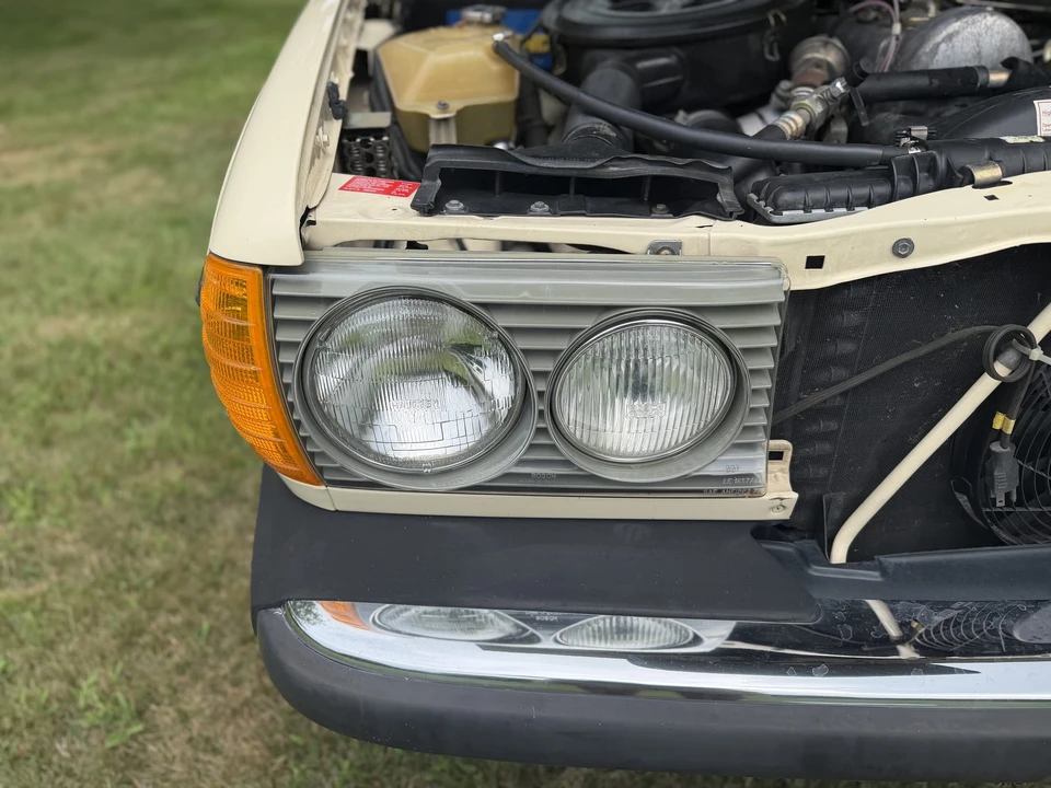 1983 Mercedes-Benz W123 Sedan - Image 13 of 31