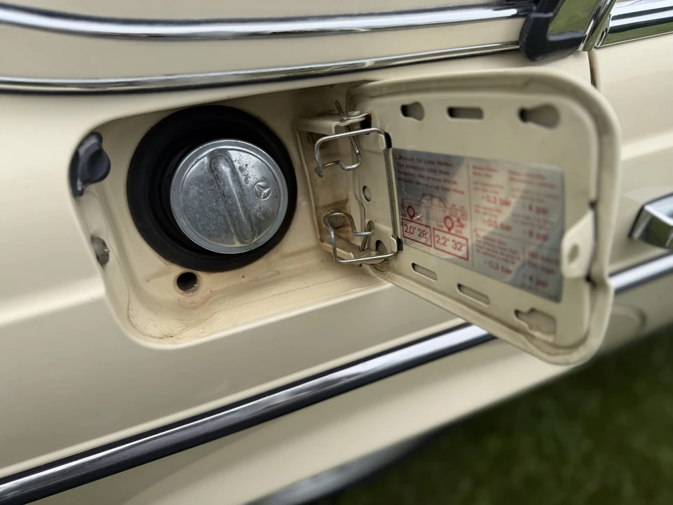 1983 Mercedes-Benz W123 Sedan - Image 29 of 31