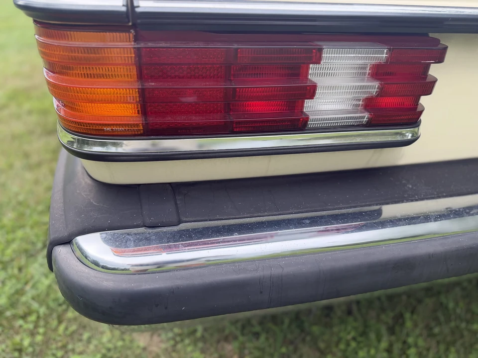 1983 Mercedes-Benz W123 Sedan - Image 15 of 31