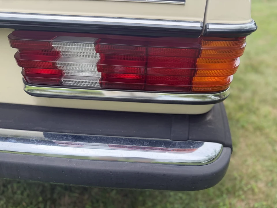 1983 Mercedes-Benz W123 Sedan - Image 16 of 31