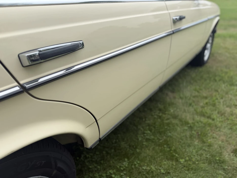 1983 Mercedes-Benz W123 Sedan - Image 22 of 31
