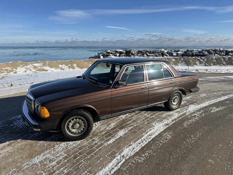 1983 Mercedes-Benz W123 Sedan - Image 14 of 31