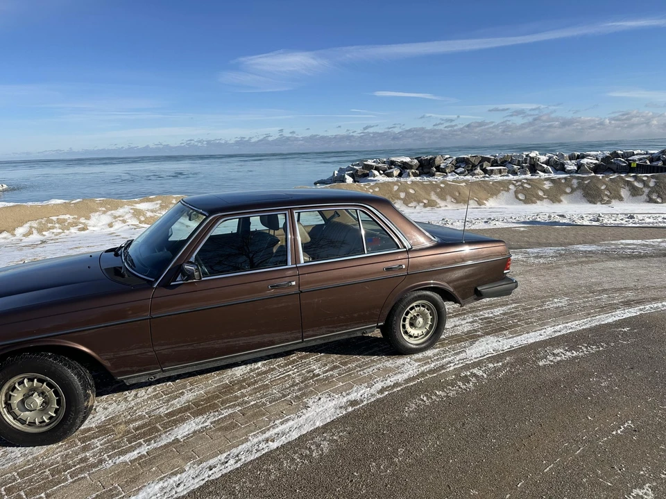1983 Mercedes-Benz W123 Sedan - Image 27 of 31