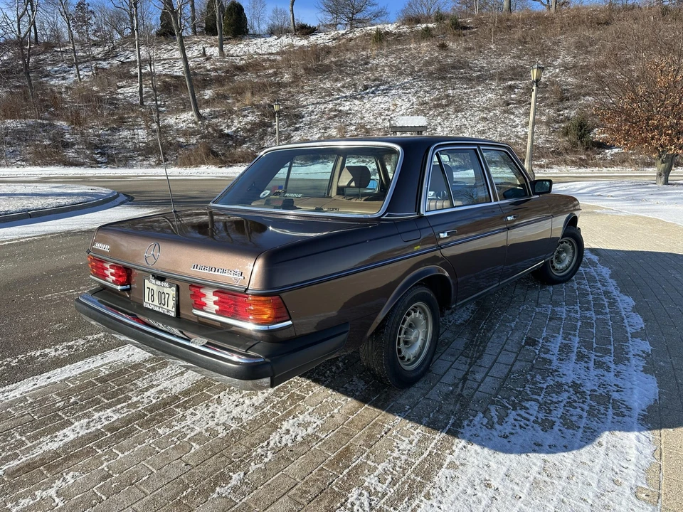 1983 Mercedes-Benz W123 Sedan - Image 24 of 31