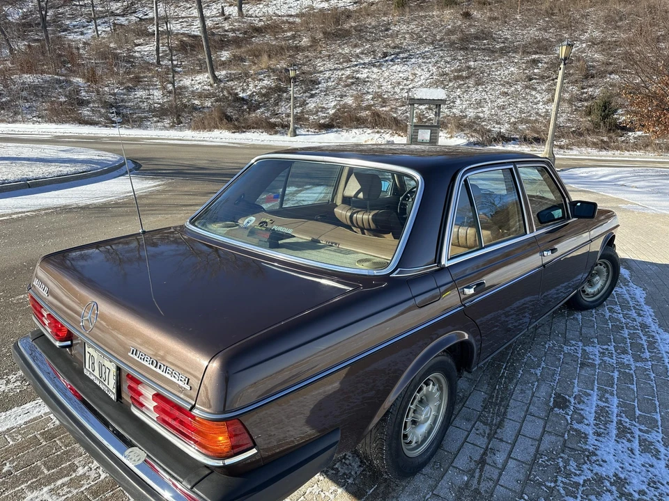 1983 Mercedes-Benz W123 Sedan - Image 23 of 31